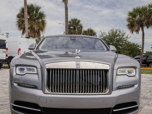 Used 2019 Rolls-Royce Wraith RWD image 3