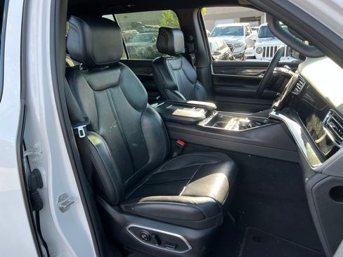 Used 2022 Jeep Wagoneer Series II AWD/4WD image 18
