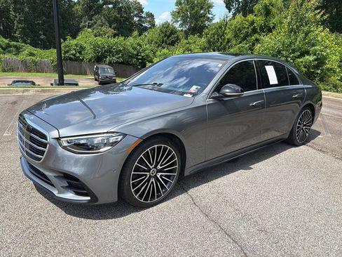 Used 2022 Mercedes-Benz S 580 4MATIC Sedan w/ AMG Line Package image 3