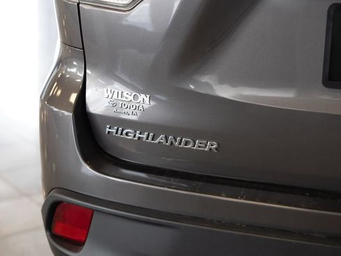 Used 2017 Toyota Highlander XLE AWD/4WD image 7