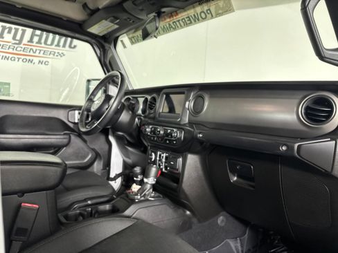 Used 2022 Jeep Gladiator Sport AWD/4WD image 28