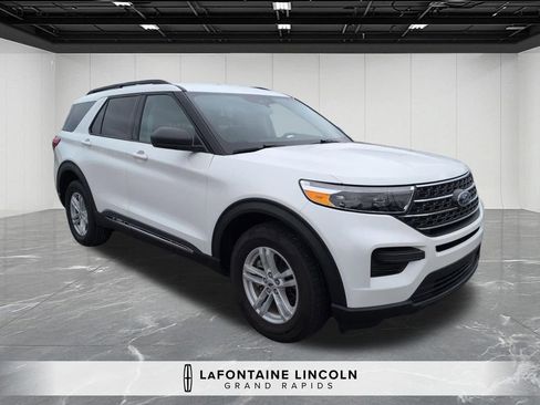 Used 2023 Ford Explorer XLT AWD/4WD image 7