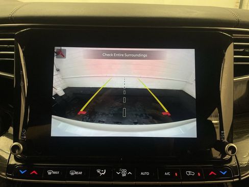 Used 2022 Jeep Wagoneer Series III w/ Rear Seat Entertainment Group AWD/4WD image 9