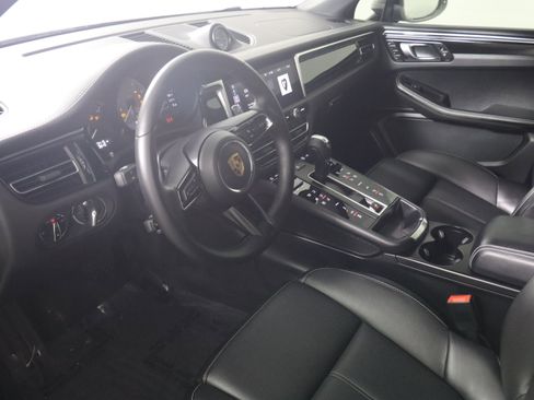 Used 2024 Porsche Macan S image 4