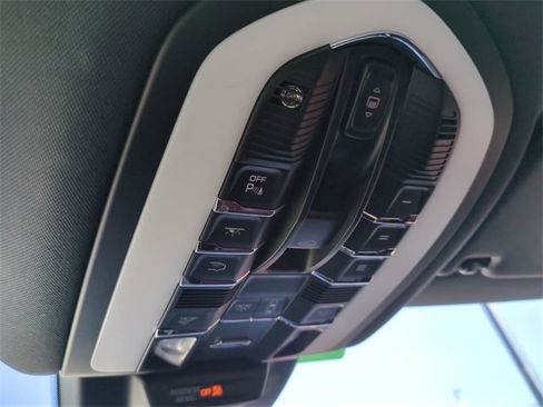 Used 2023 Porsche Macan image 24