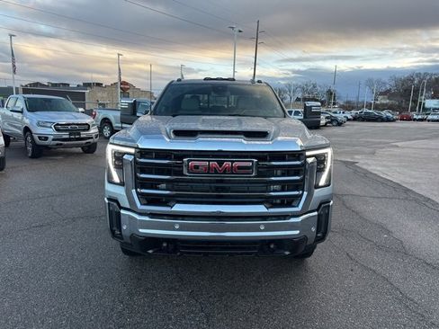 Used 2025 GMC Sierra 3500 SLT w/ SLT Premium Package image 2