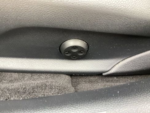 Used 2019 Mercedes-Benz C 300 4MATIC Sedan image 10