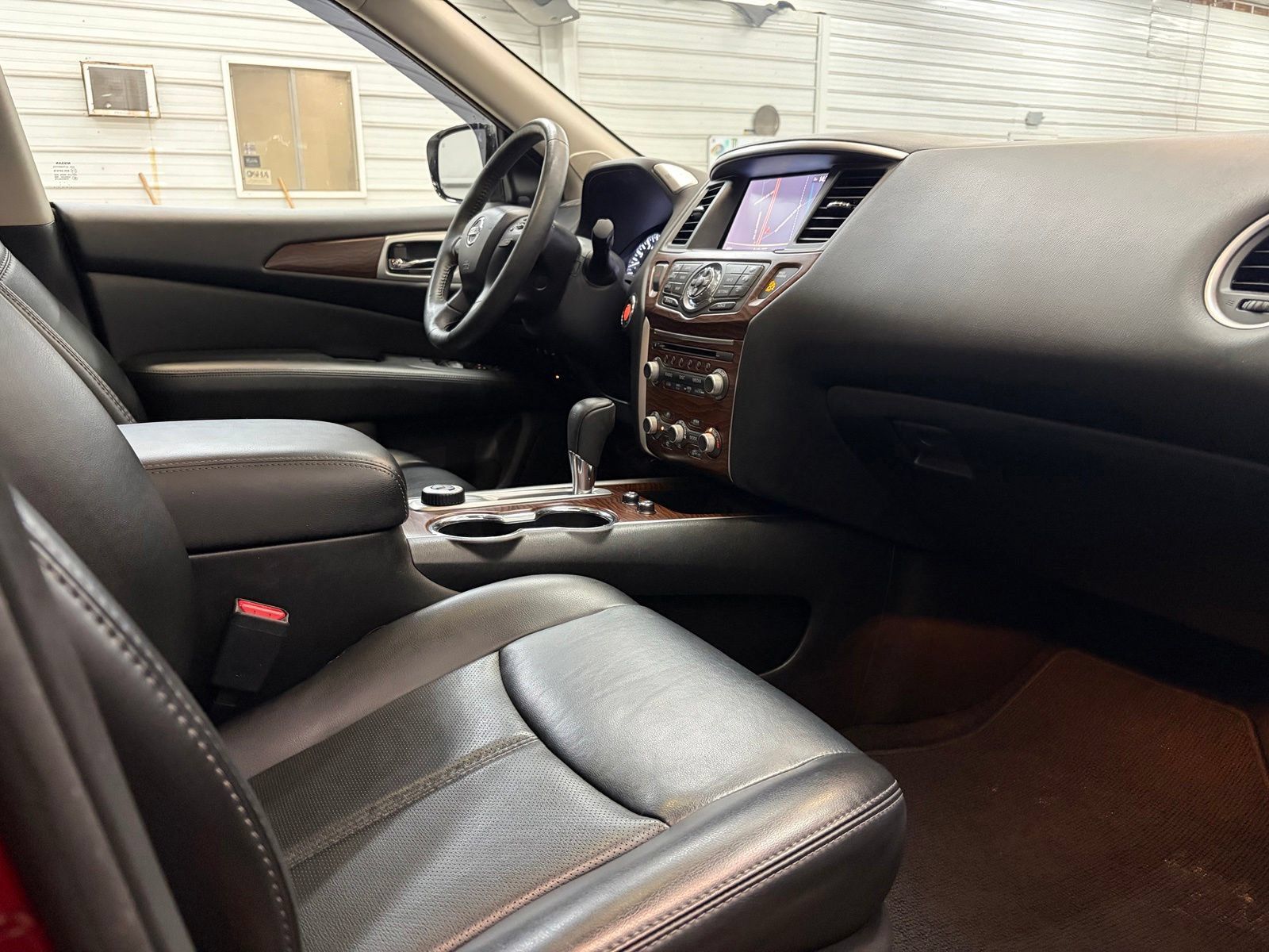 Used 2017 Nissan Pathfinder Platinum w/ Cargo Package AWD/4WD image 28