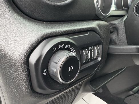 Used 2021 Jeep Wrangler Unlimited Sahara AWD/4WD image 36