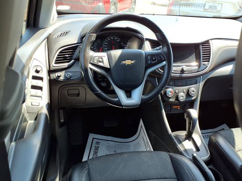 Used 2020 Chevrolet Trax LT w/ Redline Edition FWD image 4