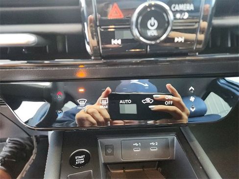 New 2026 Nissan Kicks SR image 29