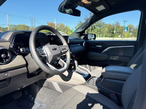 Used 2024 Chevrolet Colorado ZR2 w/ Technology Package image 14