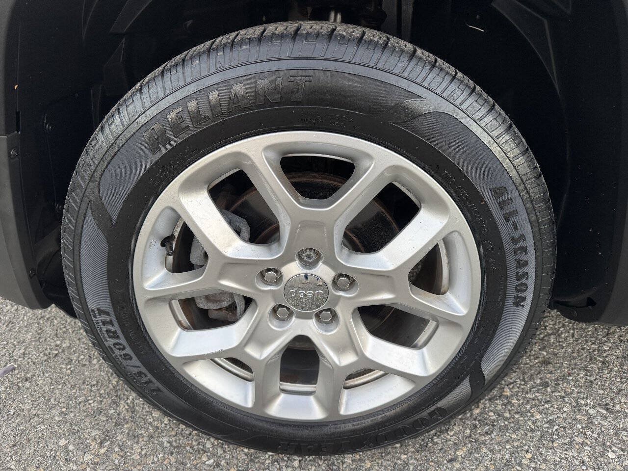 Used 2018 Jeep Renegade Latitude FWD image 15
