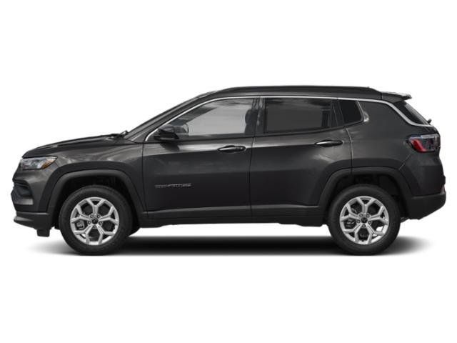 Used 2025 Jeep Compass Latitude AWD/4WD image 3