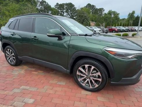 Used 2022 Toyota Corolla Cross XLE w/ Convenience Package FWD image 4