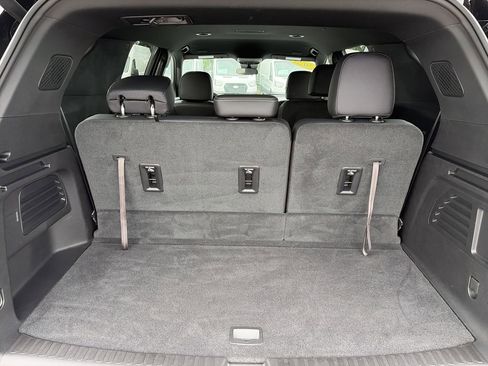 Used 2025 Chevrolet Traverse LT w/ Driver Confidence Package FWD image 33
