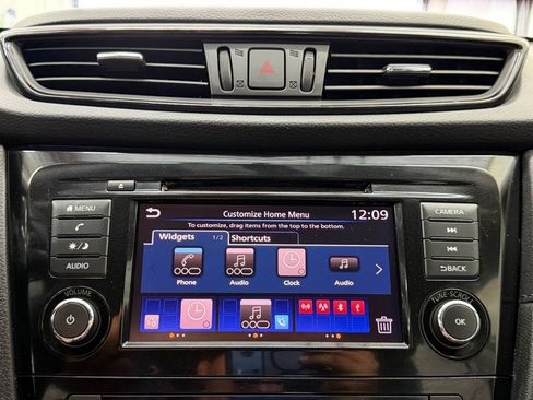 Used 2018 Nissan Rogue SV FWD image 21