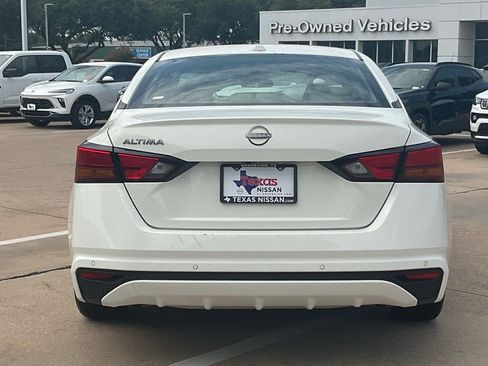 Used 2025 Nissan Altima 2.5 SV FWD image 5