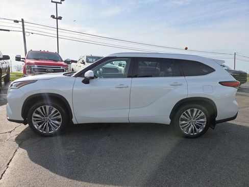 Used 2022 Toyota Highlander Limited image 3