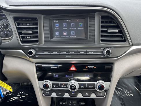 Used 2020 Hyundai Elantra SE image 20