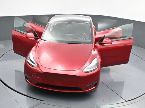 Used 2025 Tesla Model Y Long Range image 42