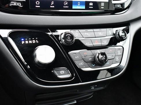 New 2026 Chrysler Voyager LX image 19