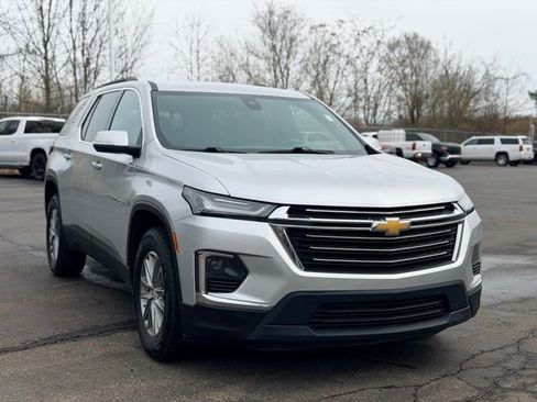 Used 2022 Chevrolet Traverse LT FWD image 3