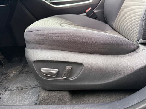 Certified 2025 Toyota Highlander LE image 16