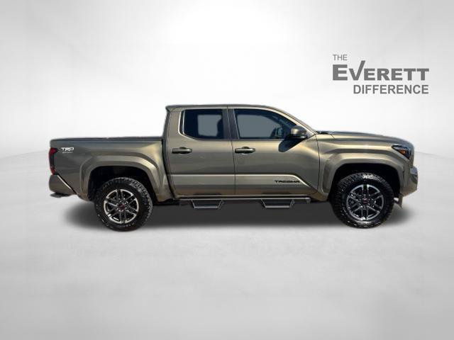 Used 2025 Toyota Tacoma TRD Sport AWD/4WD image 8