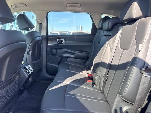 Certified 2026 Kia Sorento EX AWD/4WD image 9