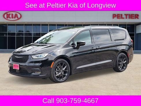 Used 2025 Chrysler Pacifica Limited FWD image 3