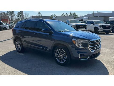 Certified 2022 GMC Terrain SLT image 2