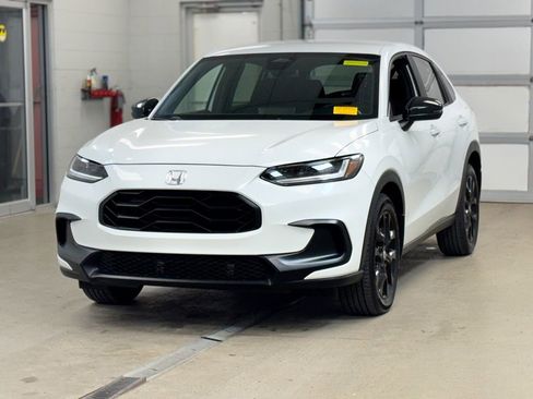 Used 2023 Honda HR-V Sport image 3