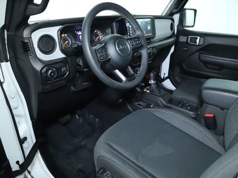 Used 2025 Jeep Wrangler Sport S image 17