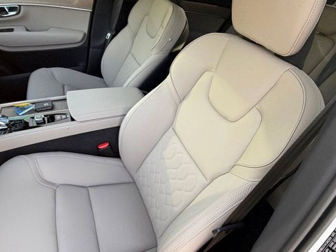 New 2026 Volvo XC90 T8 Plus w/ Protection Package Premier AWD/4WD image 19
