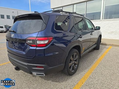 Used 2023 Honda Pilot Sport image 3