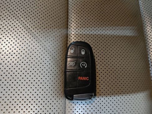 Used 2015 Jeep Grand Cherokee Overland w/ Advanced Technology Group image 32