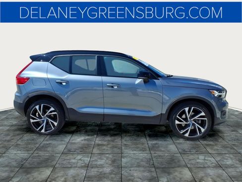 Used 2019 Volvo XC40 T5 R-Design image 2
