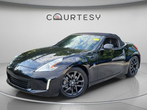 Used 2016 Nissan 370Z Touring RWD image 1