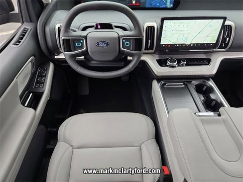New 2026 Ford Expedition Active image 8