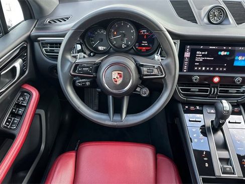 Used 2025 Porsche Macan image 13