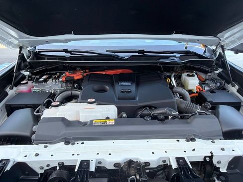 Used 2025 Toyota Sequoia Limited AWD/4WD image 32