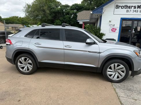 Used 2020 Volkswagen Atlas Cross Sport SE w/ Panoramic Sunroof Package AWD/4WD image 5