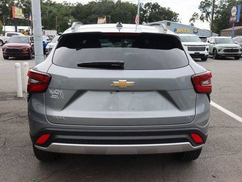 Used 2025 Chevrolet Trax LT w/ Driver Confidence Package FWD image 5