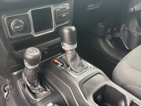 Used 2020 Jeep Wrangler Unlimited Sport AWD/4WD image 30
