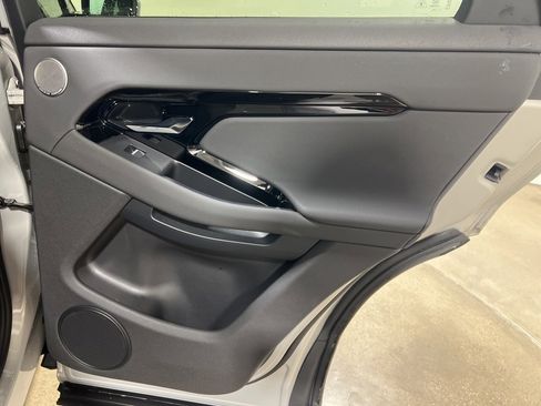 Used 2025 Land Rover Range Rover Evoque Dynamic SE image 26