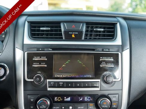 Used 2017 Nissan Altima 2.5 SL w/ Moonroof Package FWD image 11
