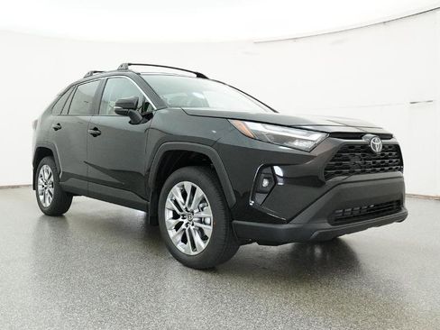Used 2025 Toyota RAV4 XLE Premium image 32