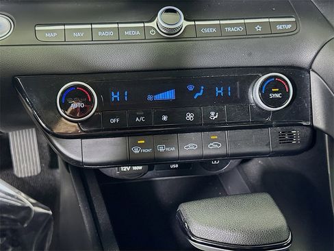 Used 2024 Hyundai Elantra SEL image 26
