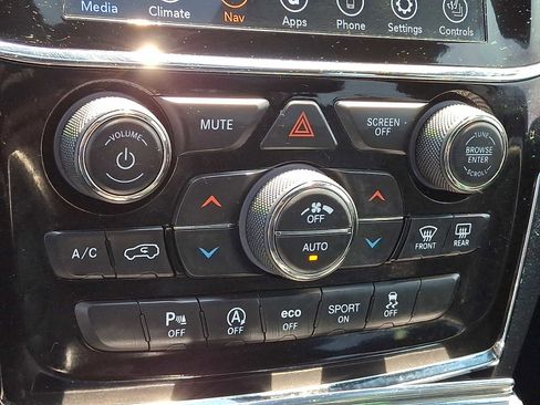 Used 2020 Jeep Grand Cherokee Limited AWD/4WD image 17